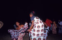 Celebration;-Comoros-Archipelago;-Dance;-France;-Indian-Ocean;-Kaleidos;-Kaleidos-images;-Kanga;-La-parole-à-limage;-Laurent-Abad;-Mayotte;-Men;-Night;-Stories-Pictures;-Tradition;-Women